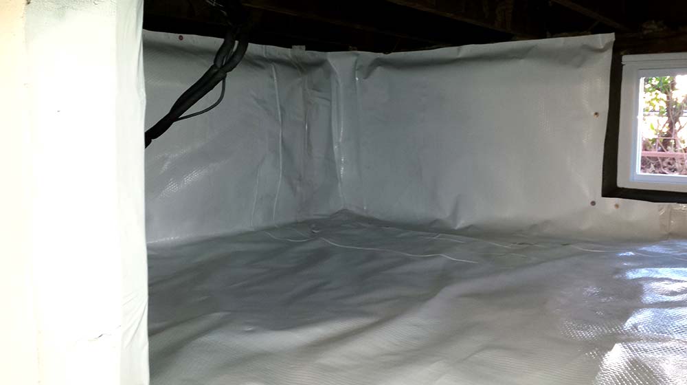 Dirt crawl space with poly membrane liner